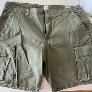 GAP Cargo Shorts - New - 36